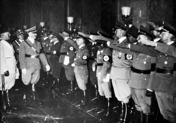The Brown House welcomes Mussolini. There was a restaurant in the basement of the party’s Munich headquarters.